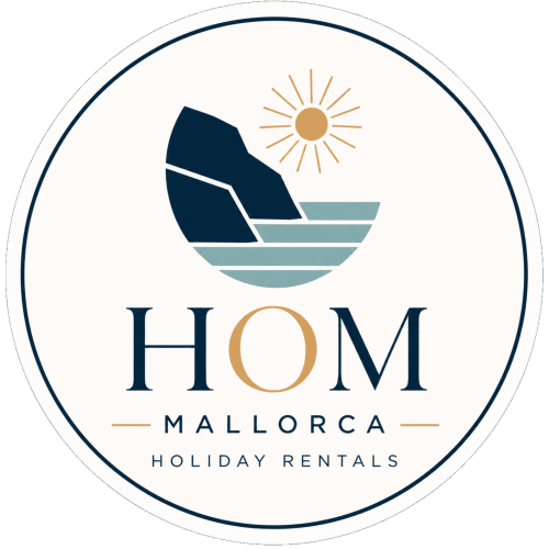 Logo de HOM Mallorca Holiday Rentals con diseño de sol y barco para Villa Bona Vista