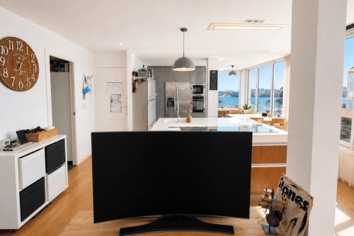 Cocina y sala de estar modernas en apartamento frente al mar  Playa América Rías Baixas. Galicia