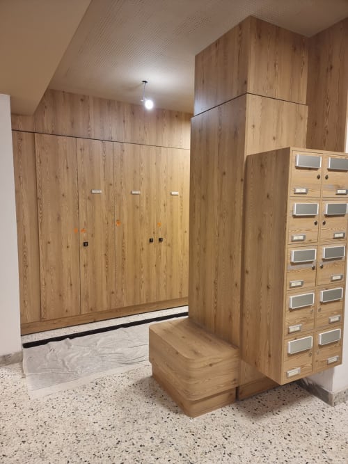 Vestiaire en bois Zoppas Courchevel avec casiers individuels et cases aux lettres