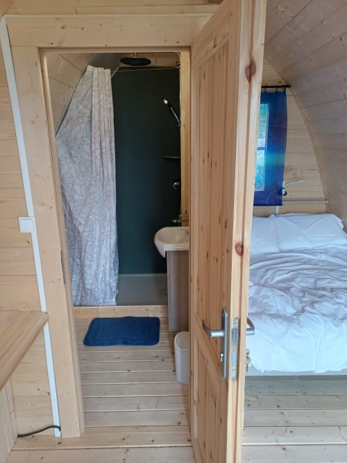 Compact bathroom in Pod Houx room at La Maison de Dun BnB, Saint Racho, featuring shower, sink, and toilet