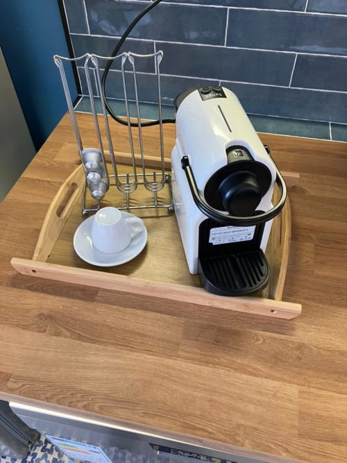 Station de café avec porte-tasse et accessoires dans l'appartement SAMYAflat, Tanger