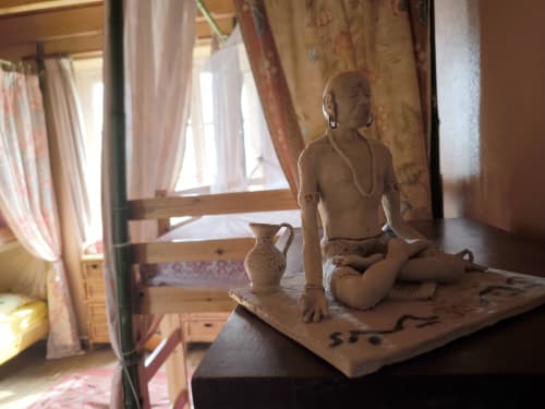 Terracotta sculpture display at Le Lama Zébré guesthouse in Penmarch, France
