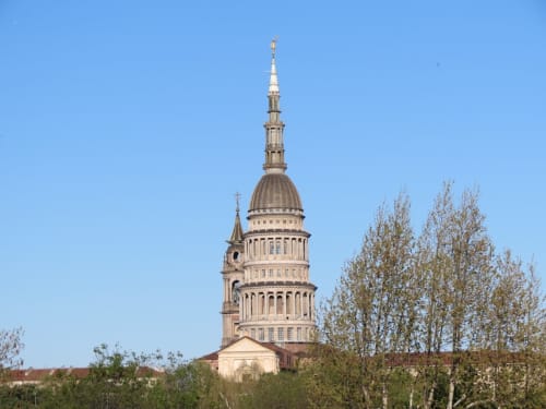 La storica cupola della Basilica di San Gaudenzio vicino agli Appartamenti MiSaNi a Novara, Italia
