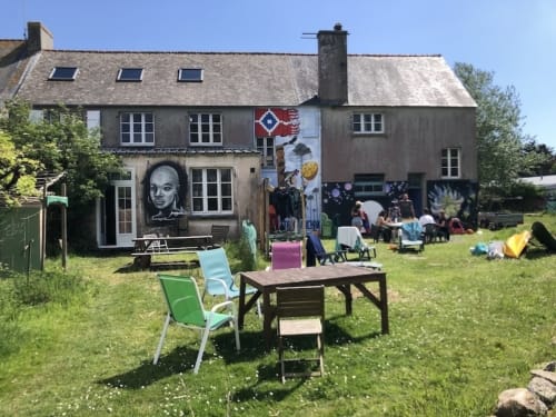 Le Lama Zébré guesthouse in Penmarch with outdoor seating area, colorful mural art, and garden gathering space
