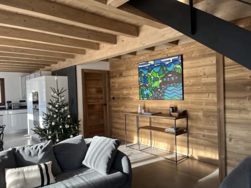 Intérieur moderne du chalet Le Chalet les Roitelets à Gérardmer avec poutres apparentes, sapin de Noël décor