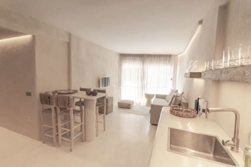 Modern studio hotel room with kitchenette, bar seating, and living area at Escanda Building Solutions in Spain