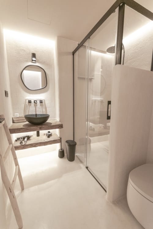 Modern bathroom at Escanda Building Solutions hotel in Spain with vessel sink, walk-in shower, and minimalist design