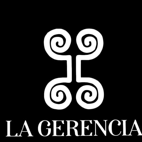Logotipo del hotel La Gerencia con diseño de espiral ornamentado, Checa España