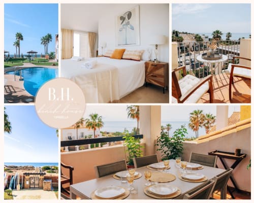 Apartamento Stromboli triplex en BH Marbella con dormitorio, balcón con vista al mar, piscina y comedor