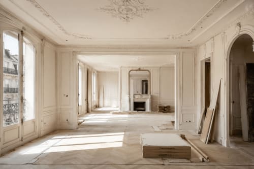 Suite luxueuse en rénovation au Queen And King Royal à Versailles, architecture classique et lumière naturelle