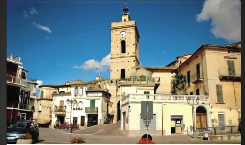 Piazza storica di Atessa con campanile, architettura tradizionale italiana e edifici colorati a Tales of Abruzzo