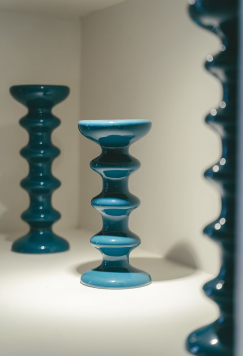 Chandeliers en céramique bleu-vert au design ondulé à la villa Blue Horizon Collection à Saint-François, Guadeloupe