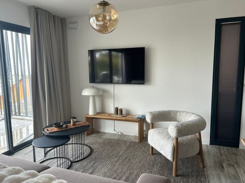 Séjour moderne à CIRELINE-La Fontaine du Roy avec vue sur les montagnes, télévision écran plat et mobilier contemporain