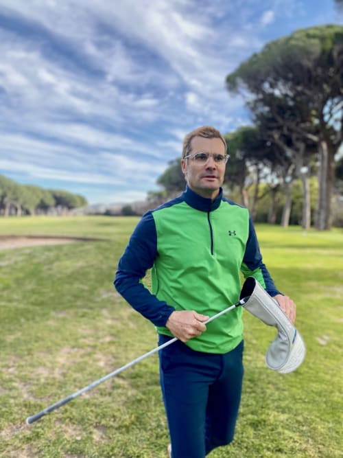 Golfer at STAYnGOLF in Cagnes-sur-Mer holding putter on sunny course