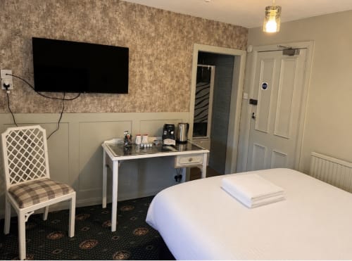 Standard Double Room at Gwesty Holland Hotel in Holyhead with bed, flat-screen TV, desk, and modern amenities
