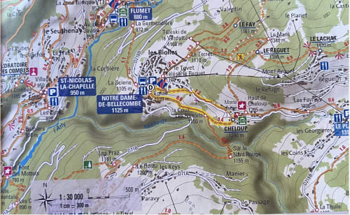 Topographic map of Flumet, France showing Chez Francine hotel location in the Tarentaise valley with surrounding peaks and
