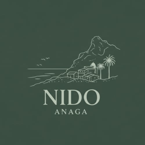 Logo de Nido Anaga con paisaje costero, montañas, palmeras y arquitectura mediterránea en Santa Cruz de
