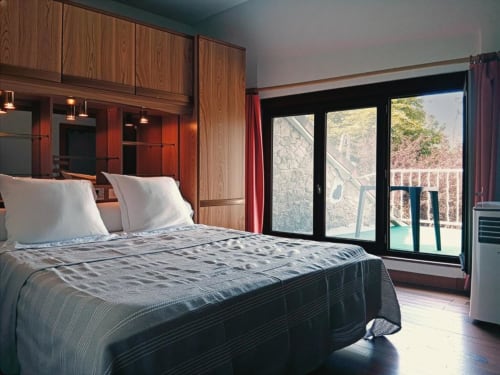 Double room with terrace at Domaine de Cabrières, St Jean Du Gard, featuring mountain views through glass doors and modern
