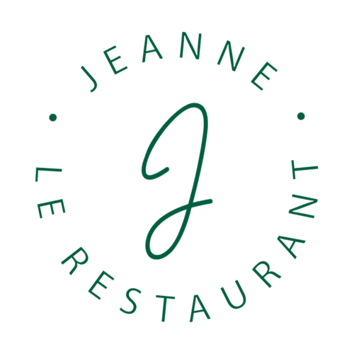 Logo du restaurant Jeanne en lettres cursives élégantes à l'hôtel La Verriaire à Chanverrie, France