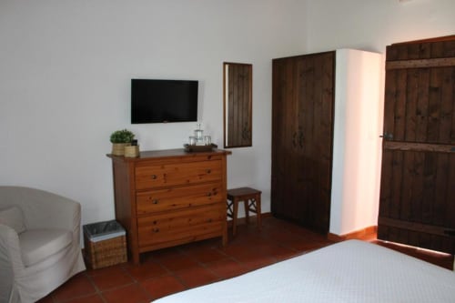 Superior double room at Monte Da Morena Agro-Turismo in Serpa with wooden furniture, flat-screen TV, and terracotta flooring