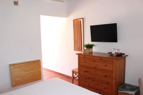 Standard double room at Monte Da Morena with wooden chest of drawers, flat-screen TV, and garden view in Serpa, Portugal