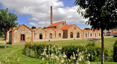 Bise de la Jouvence BnB in Saint Laurent sur Sèvre features rustic brick buildings with orange roof and manicured grounds