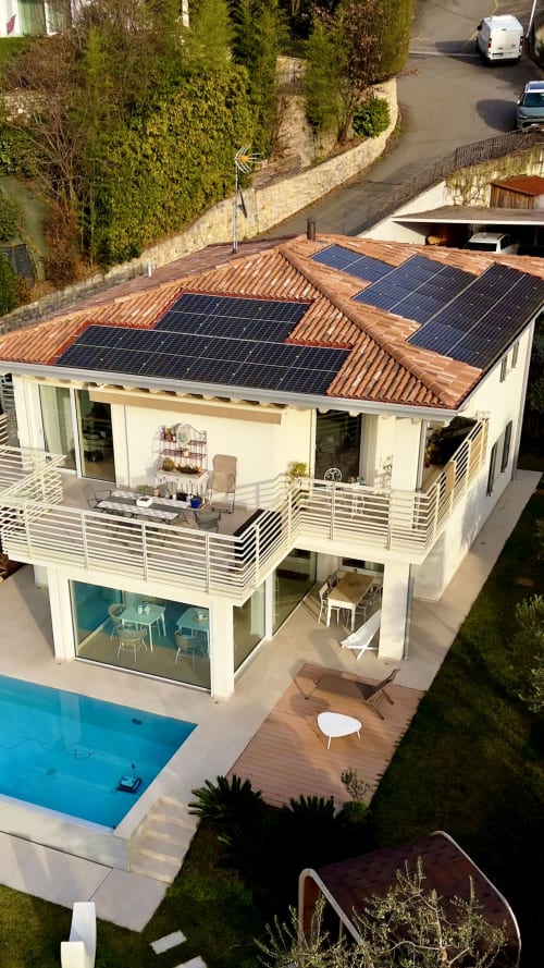 Verdolivo B&B a Sale Marasino: villa moderna con pannelli solari, piscina e terrazza vista lago