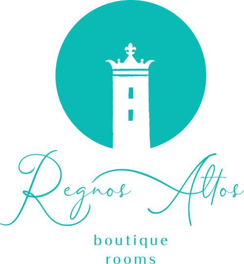 Logo di Regnos Altos Boutique Rooms con una torre coronata a Bosa, Italia