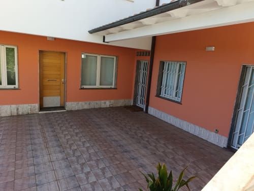 Casa Bertila apartment patio in Ancona with orange walls and tiled courtyard area