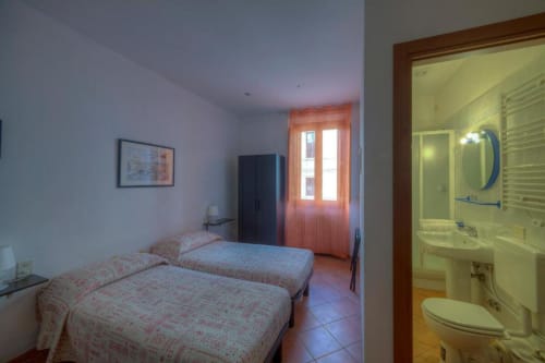 Two single beds in bright room with en-suite bathroom at Sogni D'Oro Guest House, Florence