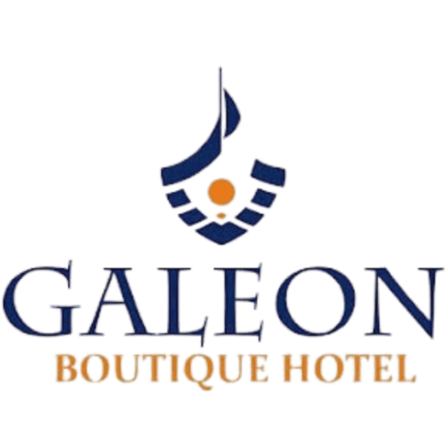 Logo del Hotel Boutique Galeon - vela azul marino con detalles naranjas, Calpe España