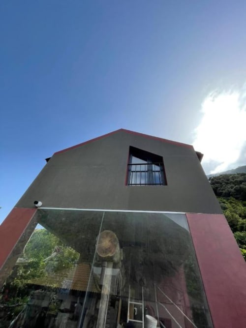 Villa moderna Adega Garcês na Casa Estrelícia-Dourada Garcês em São Vicente, Portugal, com vista para as montanhas