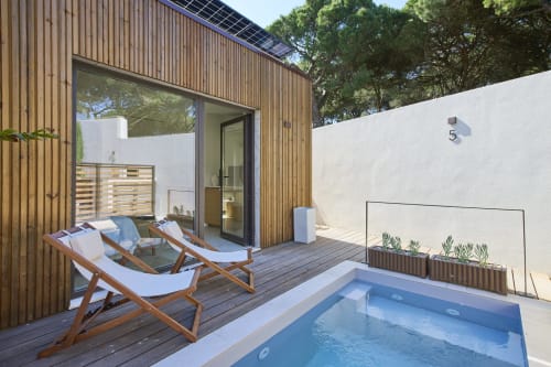 Casa Redonda 5 private pool and garden terrace with lounge chairs at Casa Redonda by Villas Aura, Aroeira Portugal