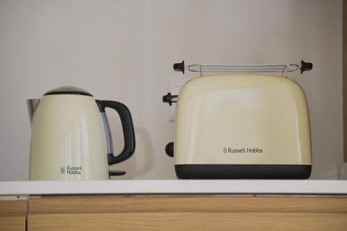 Russell Hobbs cream kettle and toaster on white shelf at Casa Redonda apartment in Aroeira, Portugal