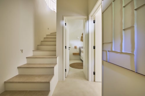 Modern hallway with stairs and built-in storage in Casa Redonda apartment at Aroeira resort, Portugal