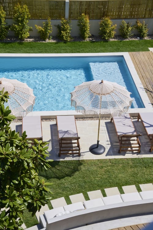 Casa Redonda villa pool with lounge chairs and umbrellas, Aroeira Portugal
