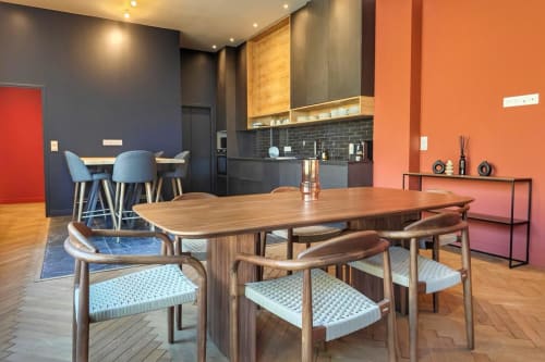 Appartement loft moderne à O LIT à Trouville-sur-Mer avec cuisine ouverte, salle à manger et séjour en bois
