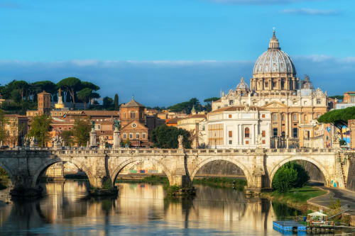La Basilica di San Pietro e il Ponte sul Tevere a Roma, Italia - vista dall'Esclusiva Dimora del Colosseo