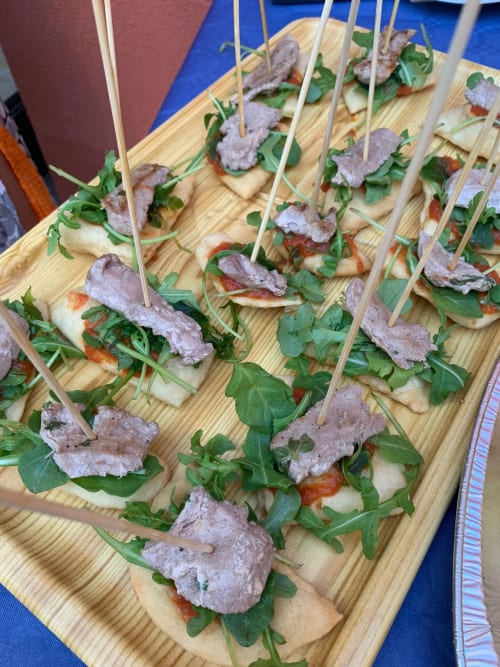 Crostini con patè, rucola e pomodoro - Mappamondi BnB Venezia