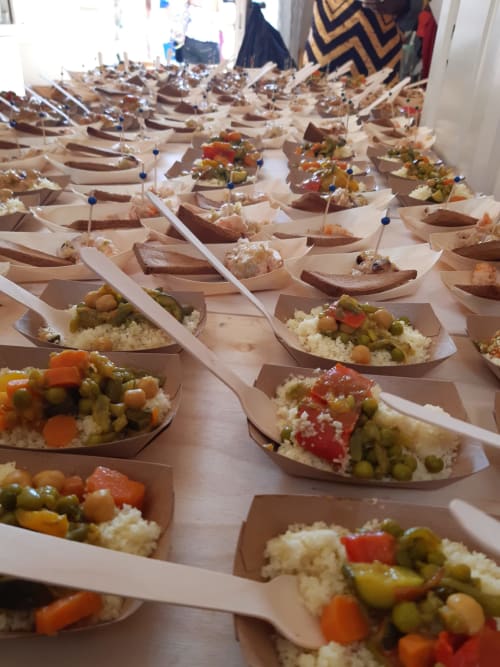 Piatti serviti con couscous e stufato di verdure presso il Mappamondi B&B di Venezia, Italia