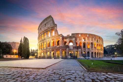 Colosseo al tramonto con archi illuminati d'oro, Roma Italia - hotel Colosseum Exclusive Stay