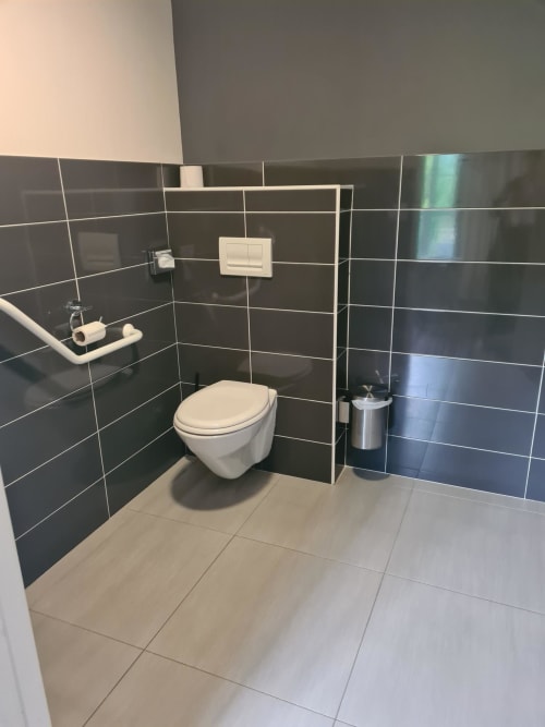 salle de bain moderne et PMR, proche du Puy du Fou, en Vendée