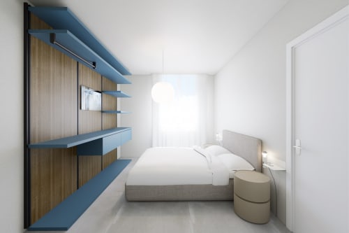Camera moderna a Riviera Apartments, Pesaro: eleganti scaffali in legno con accenti blu, letto biancheria bianca, vista mare