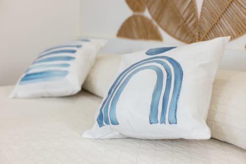 Blue striped decorative pillows on bed in Sardina apartment at Senia del Rais, Favignana