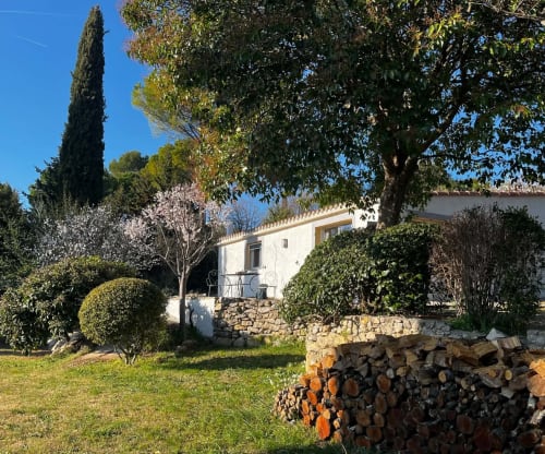 Villa Le Mas Bello Visto à Lorgues avec jardin méditerranéen, pierre et cyprès