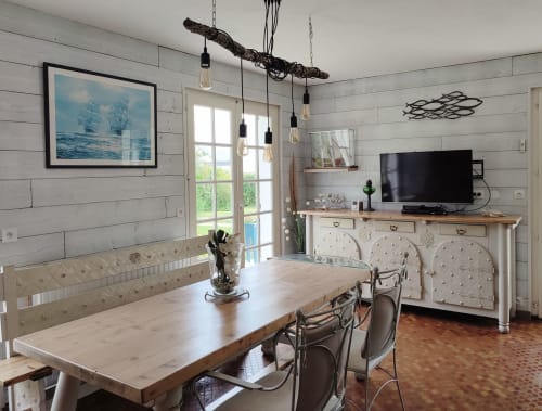 Salle à manger côtière contemporaine à L'effet Mer Parenthese, Pénestin, avec table en bois, décoration nautique et vue sur mer
