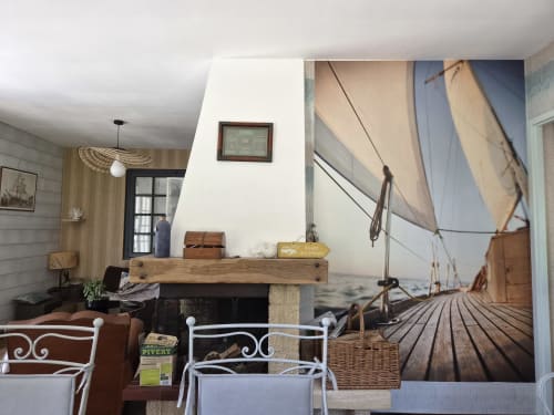Chambre à thème nautique à l'hôtel L'effet Mer Parenthese à Pénéstin avec fresque voilier et décoration côtière