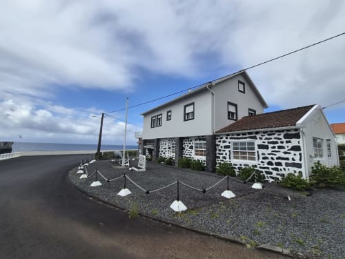 Casa Museu Marítimo hotel apartment in São Roque do Pico, Açores with sea view and traditional stone architecture