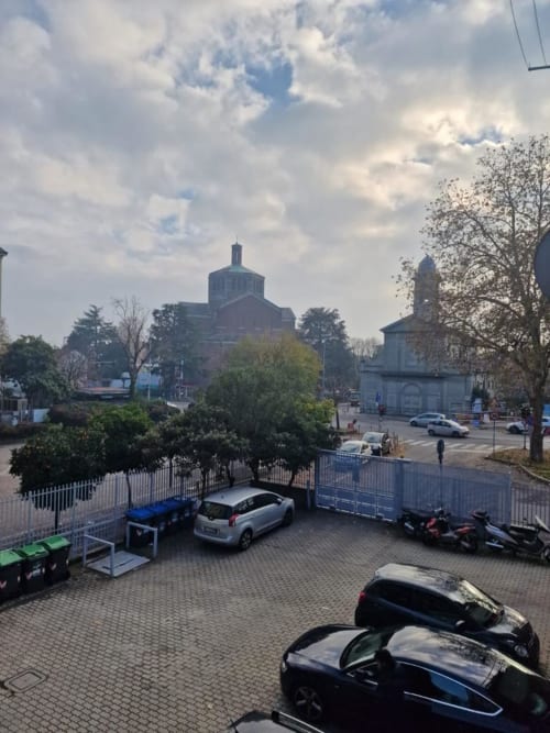 Appartamento Mia Experience a Monza con vista sulla storica chiesa e piazza della città italiana