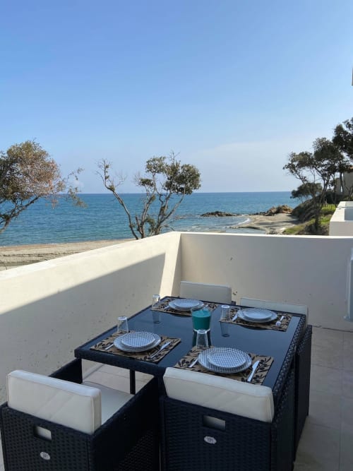 Terrasse face mer avec vue sur l'océan à l'appartement Marina di Bravone, Corse